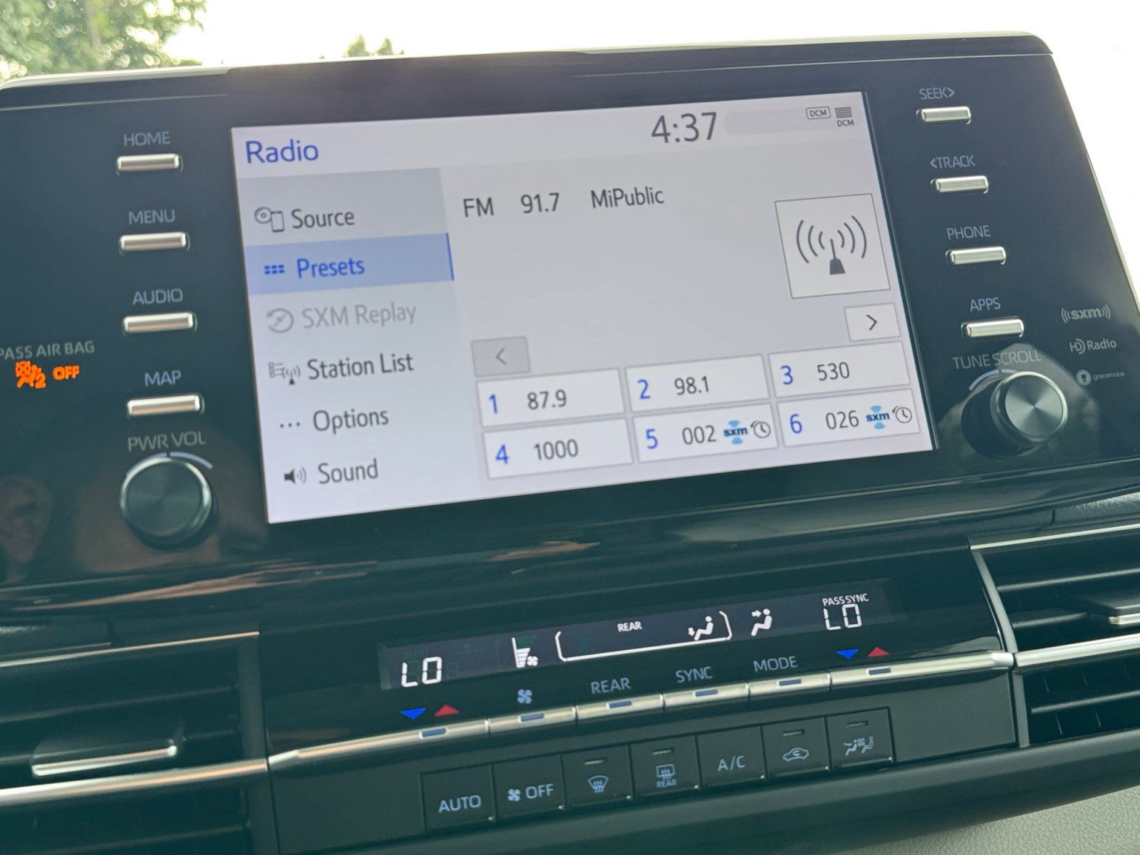 Used 2024 Toyota Sienna LE FWD image 4