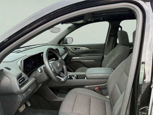 Used 2025 Chevrolet Traverse LT w/ Sun and Wheel Package AWD/4WD image 18