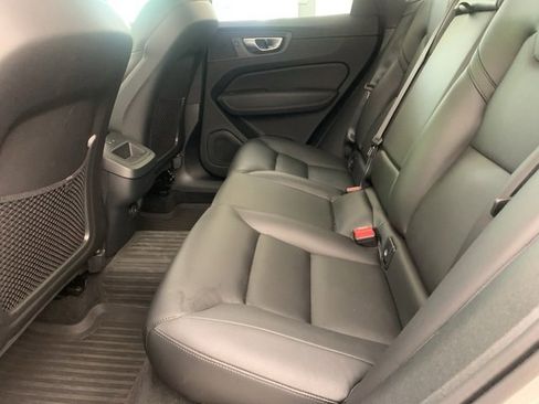 Certified 2024 Volvo XC60 B5 Core image 9