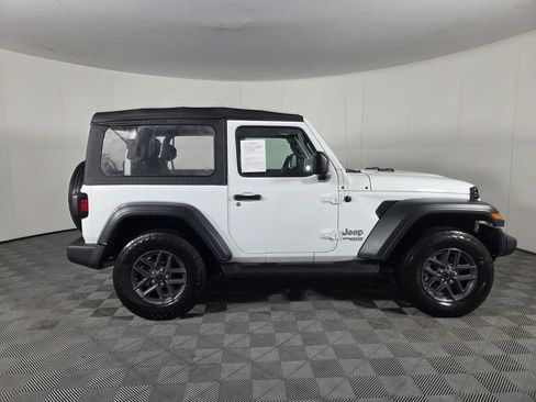 Used 2018 Jeep Wrangler Sport AWD/4WD image 4
