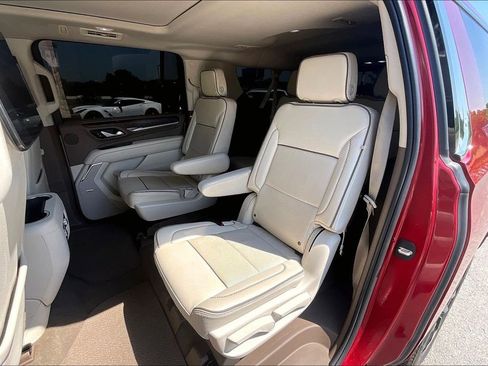 Used 2024 GMC Yukon XL Denali w/ Advanced Technology Package AWD/4WD image 24