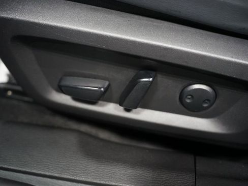 Used 2025 Mitsubishi Outlander SE FWD image 14