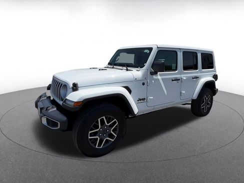 Used 2025 Jeep Wrangler Unlimited Sahara AWD/4WD image 8