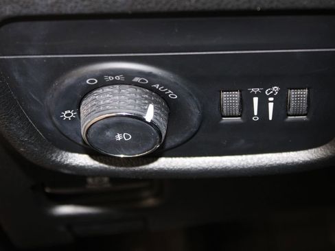 Used 2023 Jeep Grand Cherokee Limited image 28