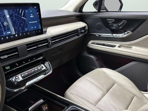 Used 2024 Lincoln Corsair Reserve w/ Equipment Group 201A image 20