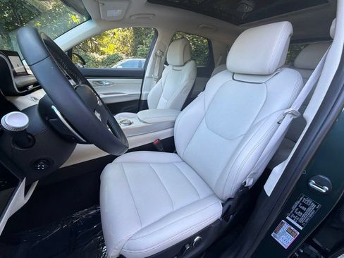 Used 2024 Genesis GV70 2.5T w/ Select Package AWD/4WD image 17