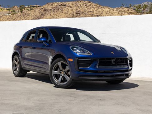 Certified 2025 Porsche Macan AWD/4WD image 9