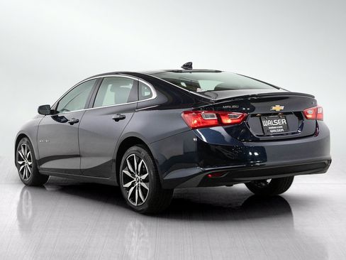 Used 2018 Chevrolet Malibu LT FWD image 3