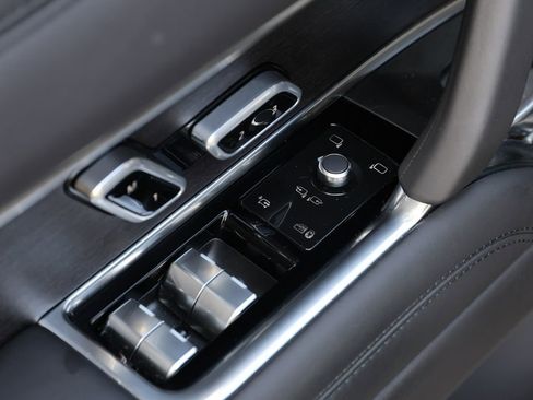 Used 2025 Land Rover Range Rover Autobiography AWD/4WD image 15