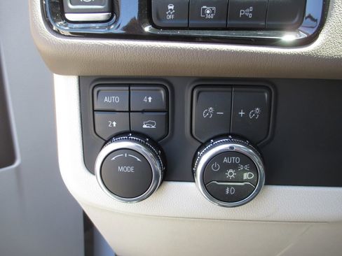 New 2026 GMC Yukon Denali w/ Sun & Power Step Package AWD/4WD image 16
