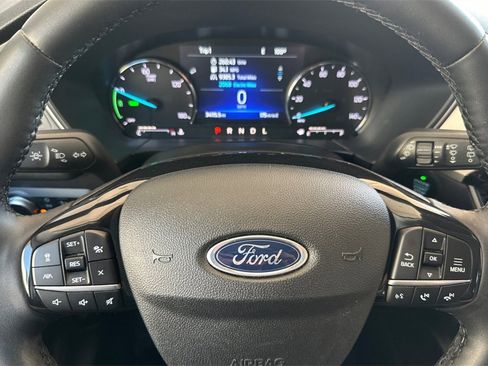 Used 2022 Ford Escape SE w/ SE Sport Appearance Package image 27