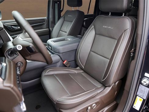 Used 2023 GMC Yukon XL Denali w/ Max Trailering Package image 5