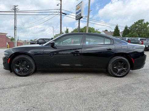 Used 2023 Dodge Charger SXT RWD image 3