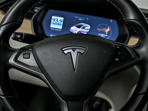 Used 2018 Tesla Model X 75D image 24