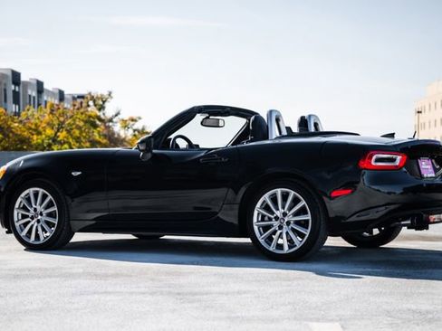 Used 2017 FIAT 124 Spider Lusso image 36