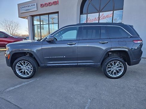 Used 2025 Jeep Grand Cherokee Summit AWD/4WD image 5