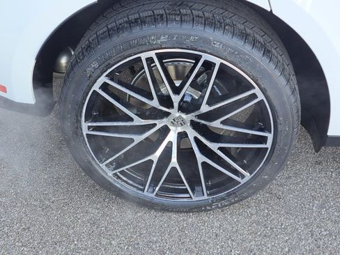 Used 2026 Porsche Macan AWD/4WD image 12
