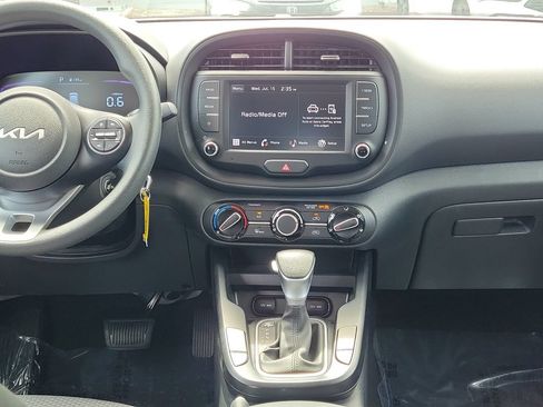 Used 2025 Kia Soul LX w/ LX Technology Package FWD image 15