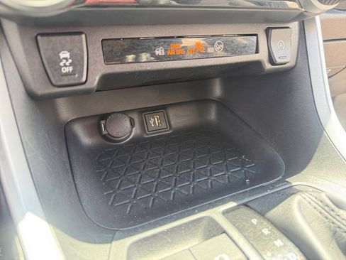 Used 2025 Toyota RAV4 LE AWD/4WD image 19