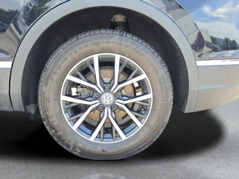 Used 2021 Volkswagen Tiguan SE w/ Panoramic Sunroof Package AWD/4WD image 44
