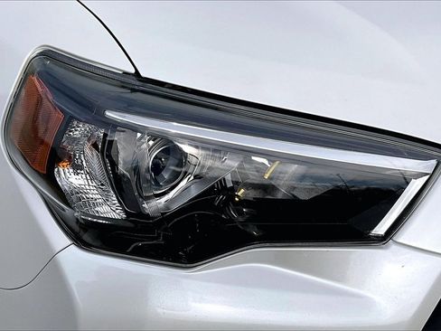 Used 2016 Toyota 4Runner Limited image 30