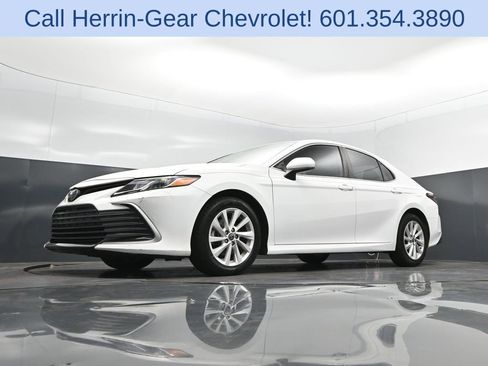Used 2022 Toyota Camry LE FWD image 39