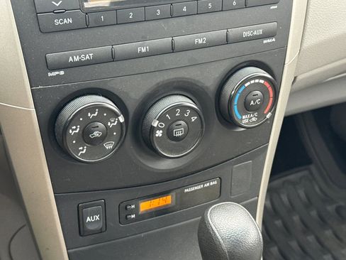 Used 2010 Toyota Corolla LE image 18