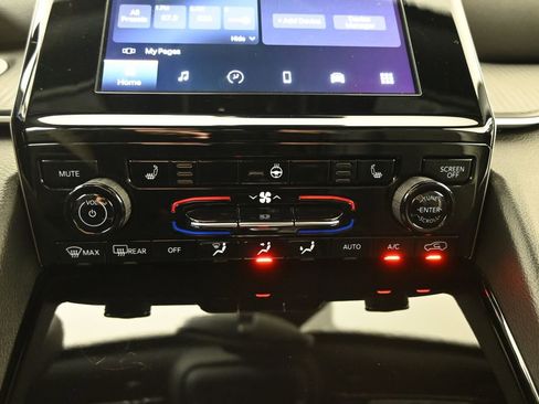 Used 2023 Jeep Grand Cherokee L Laredo AWD/4WD image 30