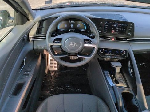 Used 2025 Hyundai Elantra Sport FWD image 14
