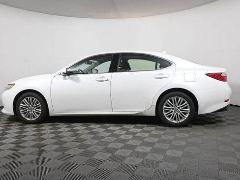 Used 2014 Lexus ES 350 w/ Luxury Package FWD image 2