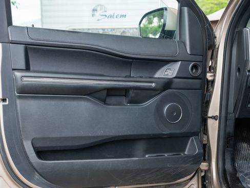 Used 2020 Ford Expedition XLT w/ Equipment Group 202A AWD/4WD image 30