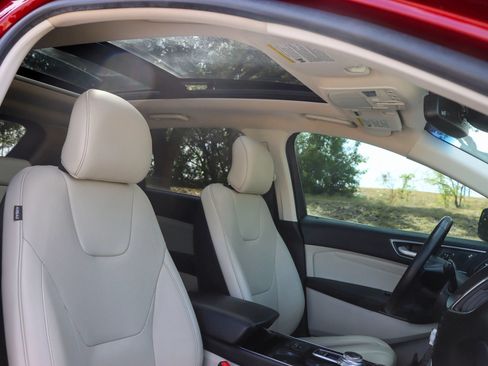 Used 2019 Ford Edge Titanium w/ Equipment Group 301A FWD image 21
