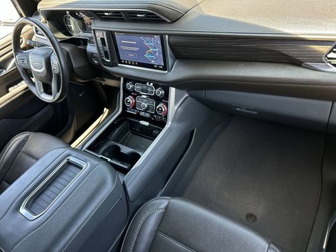 Used 2021 GMC Yukon XL Denali AWD/4WD image 30