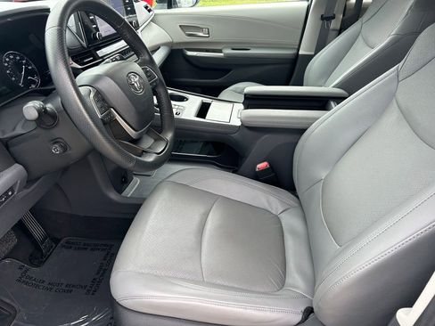 Used 2024 Toyota Sienna Limited AWD/4WD image 11