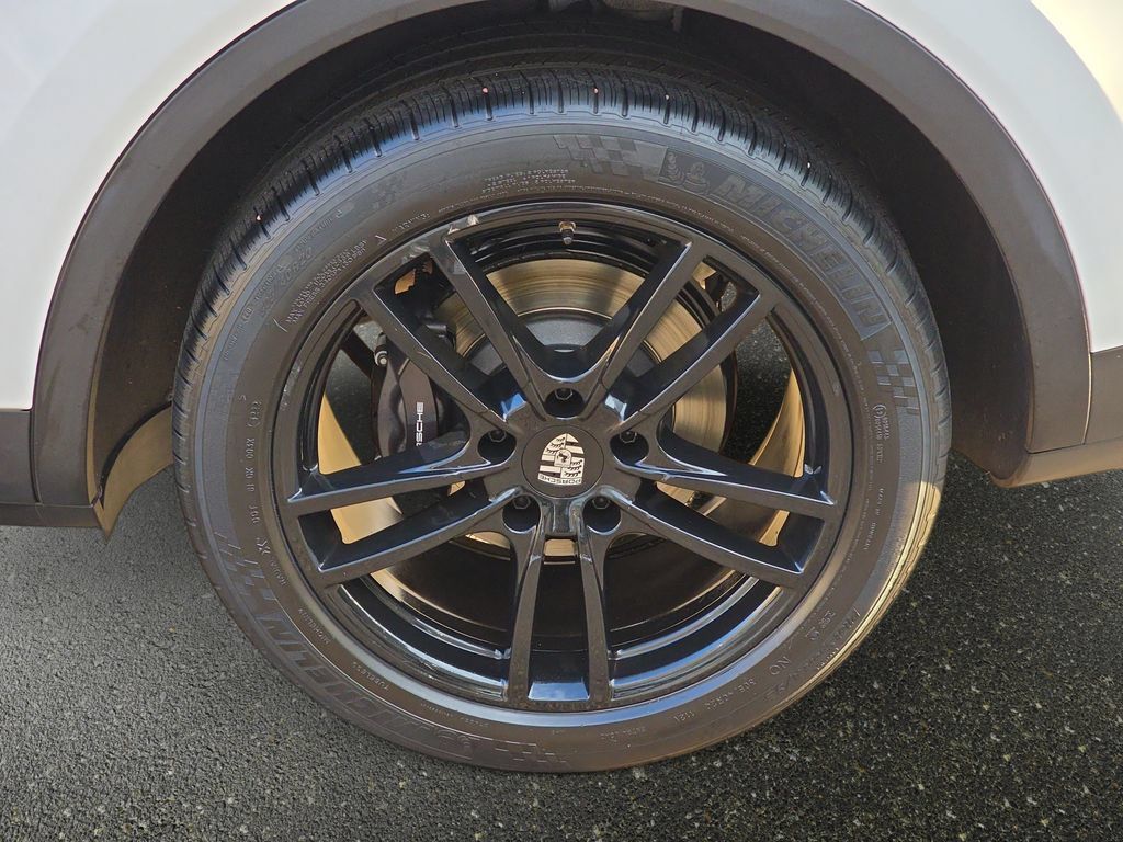 Used 2023 Porsche Cayenne AWD/4WD image 36