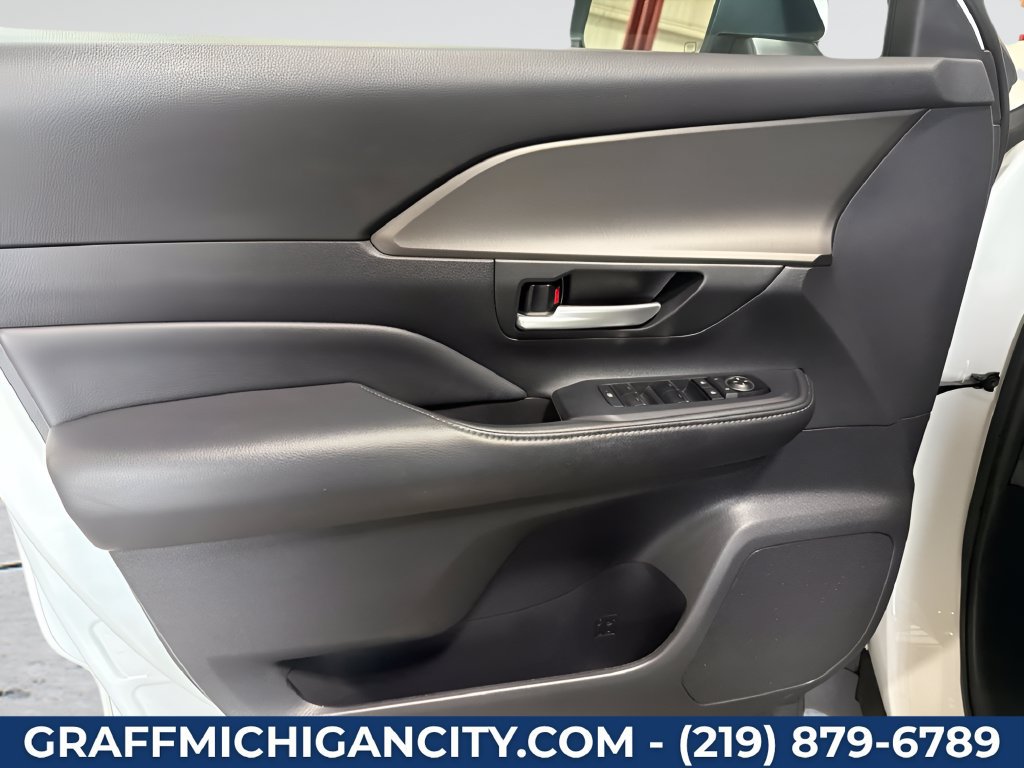 Used 2024 Toyota Grand Highlander AWD image 14