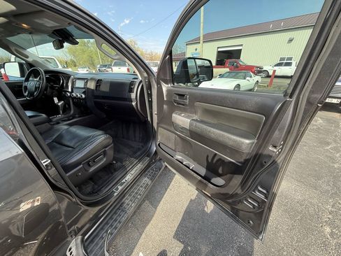 Used 2018 Toyota Sequoia TRD Sport AWD/4WD image 27