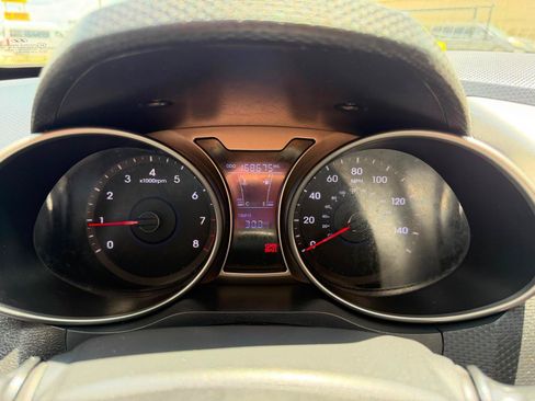 Used 2012 Hyundai Veloster w/ Style Pkg FWD image 15
