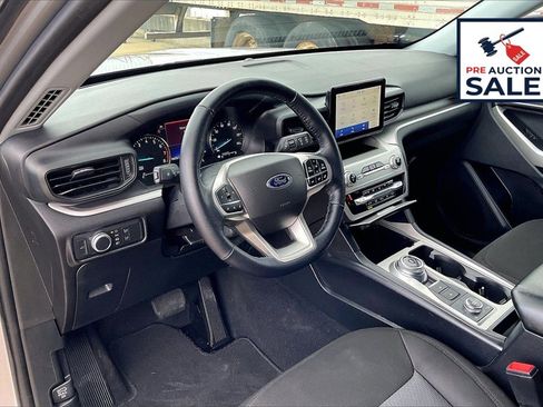 Used 2022 Ford Explorer XLT image 14