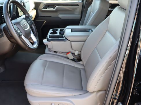 Used 2025 GMC Sierra 1500 SLT AWD/4WD image 18