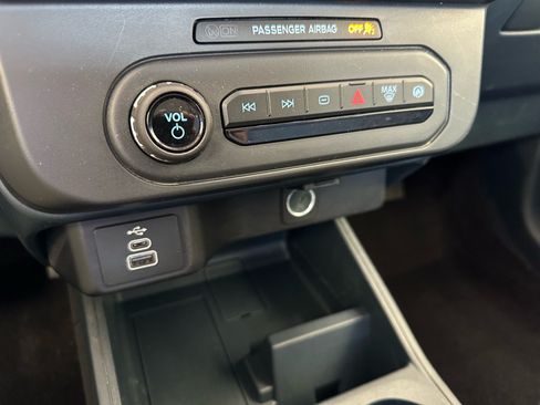 Certified 2025 Ford Maverick XL FWD image 31