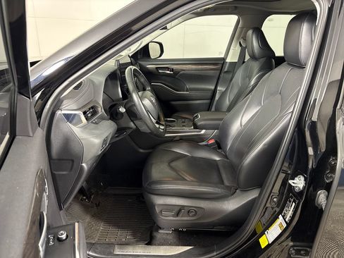 Used 2023 Toyota Highlander Limited AWD/4WD image 28