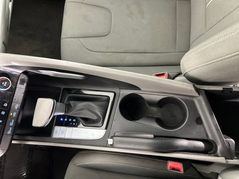 Used 2024 Hyundai Elantra SEL FWD image 14