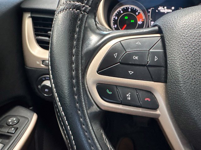 Used 2018 Jeep Cherokee Latitude w/ Altitude Package FWD image 12