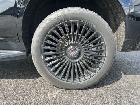 Used 2023 Cadillac Escalade Premium Luxury image 12