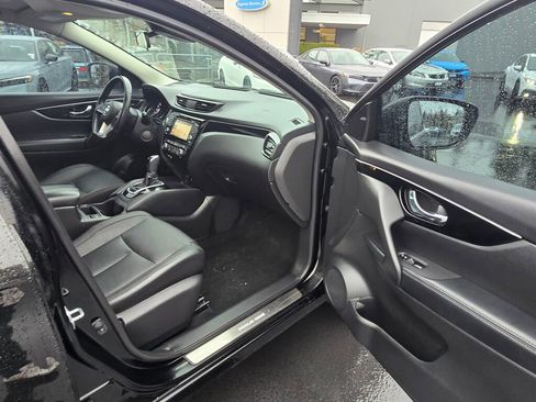 Used 2017 Nissan Rogue Sport SL w/ SL Premium Package image 19