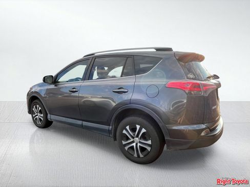 Used 2018 Toyota RAV4 LE FWD image 3