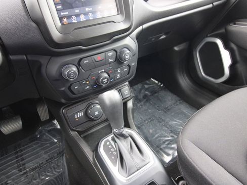 Used 2021 Jeep Renegade Latitude w/ Convenience Group image 16