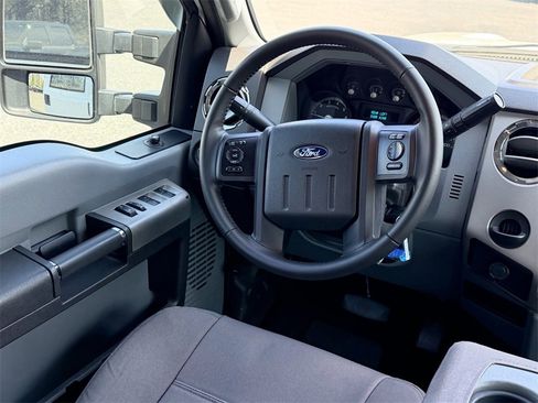 Used 2015 Ford F250 XLT image 11