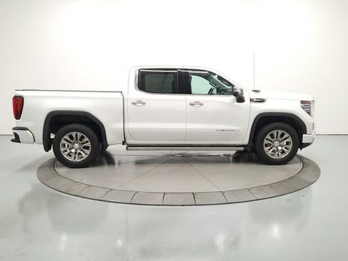 Used 2023 GMC Sierra 1500 Denali w/ Technology Package AWD/4WD image 8
